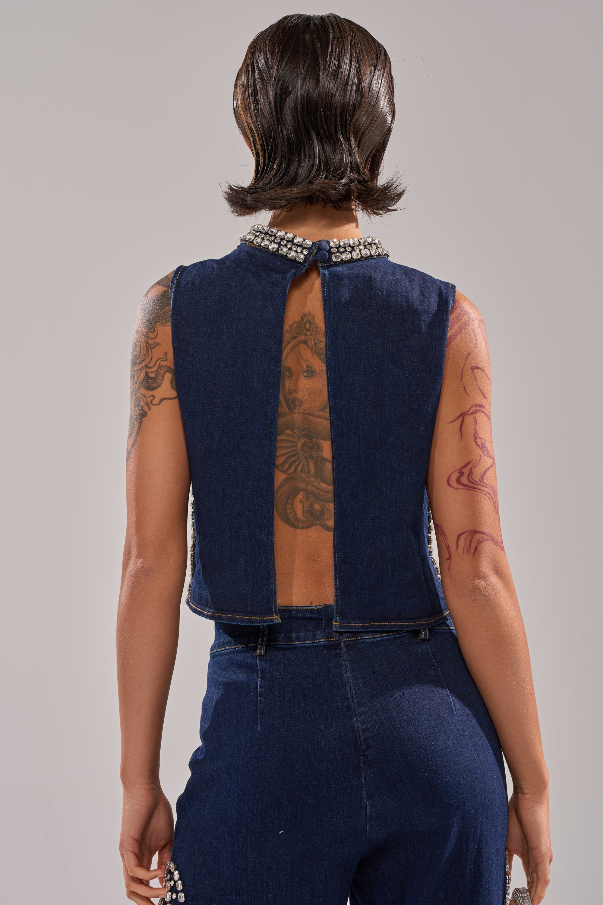 POPPIN OUT RHINESTONE DENIM BLOUSE IN DARK WASH DENIM