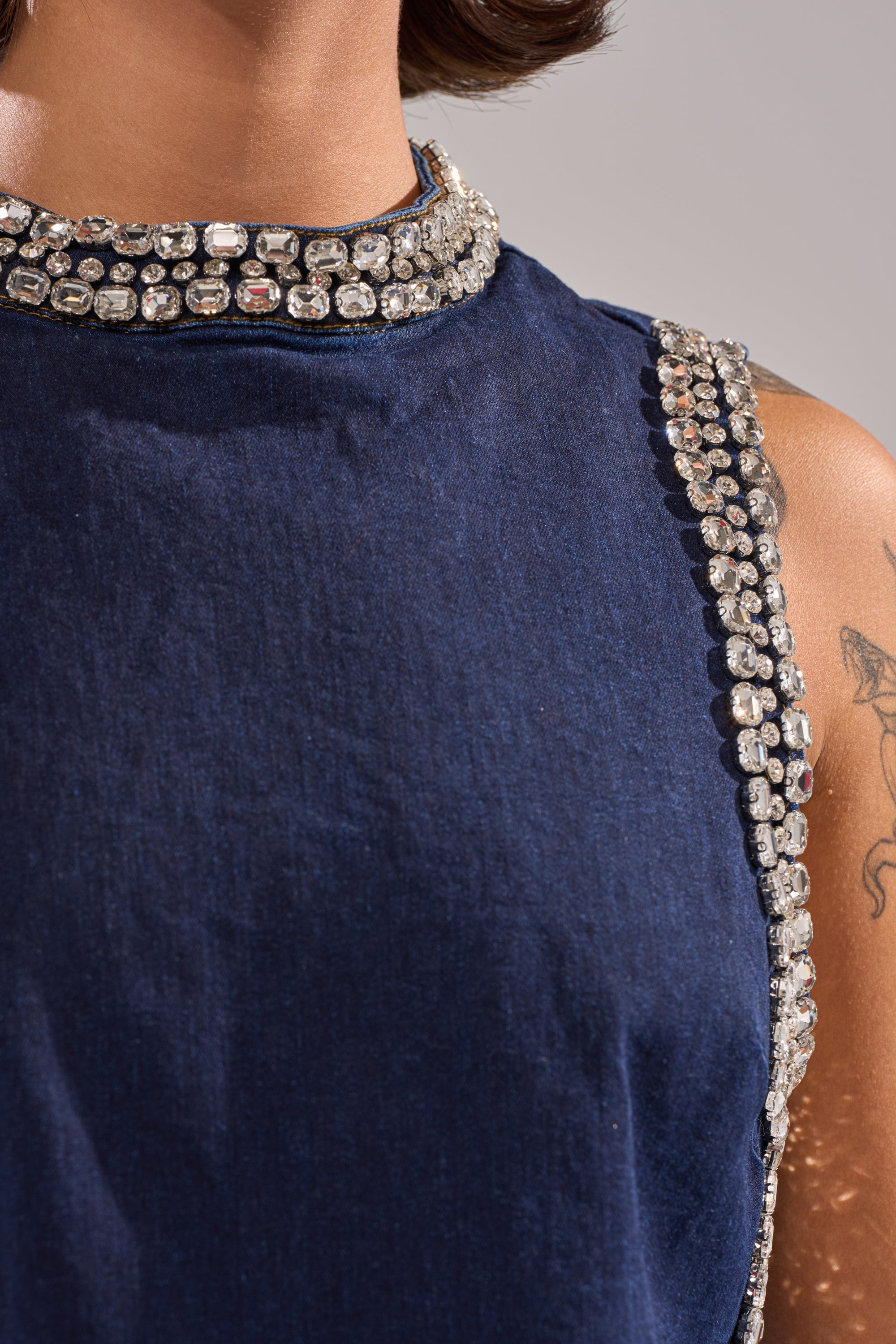 POPPIN OUT RHINESTONE DENIM BLOUSE IN DARK WASH DENIM
