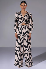 MYSTIC TWIST FRONT LONG SLEEVE TOP